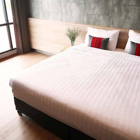 Sans Hotel Ratchaburi Bagian luar foto