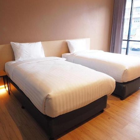 Sans Hotel Ratchaburi Bagian luar foto