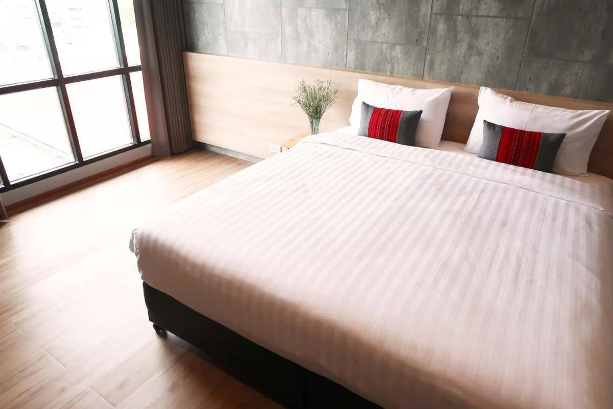 Sans Hotel Ratchaburi Bagian luar foto