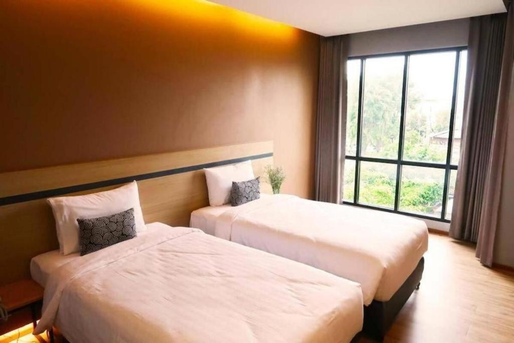 Sans Hotel Ratchaburi Bagian luar foto