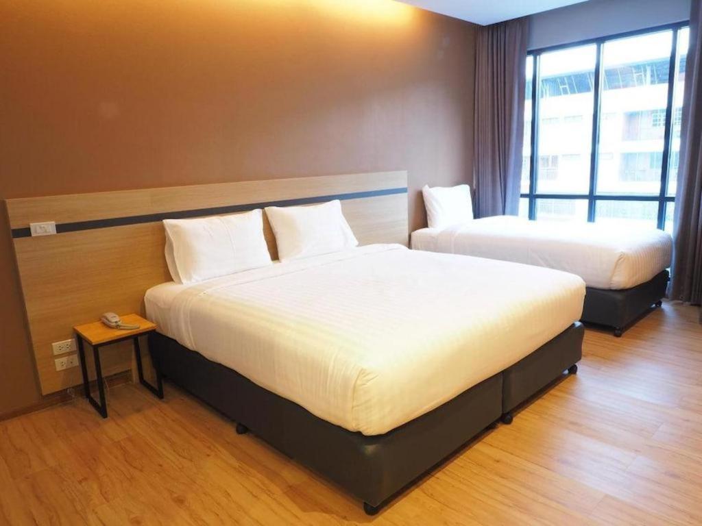 Sans Hotel Ratchaburi Bagian luar foto