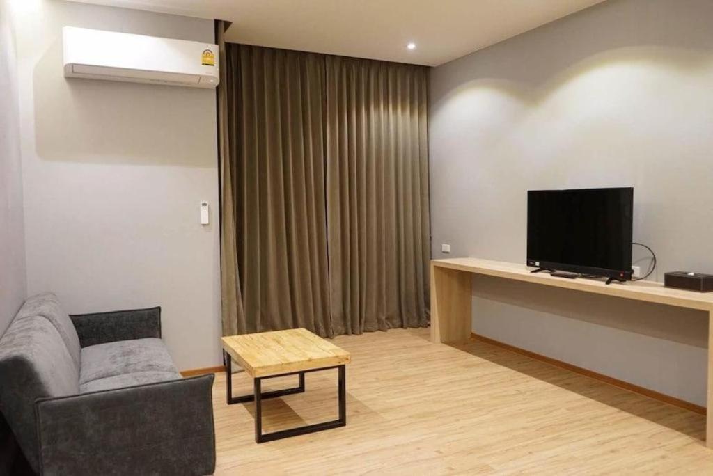 Sans Hotel Ratchaburi Bagian luar foto