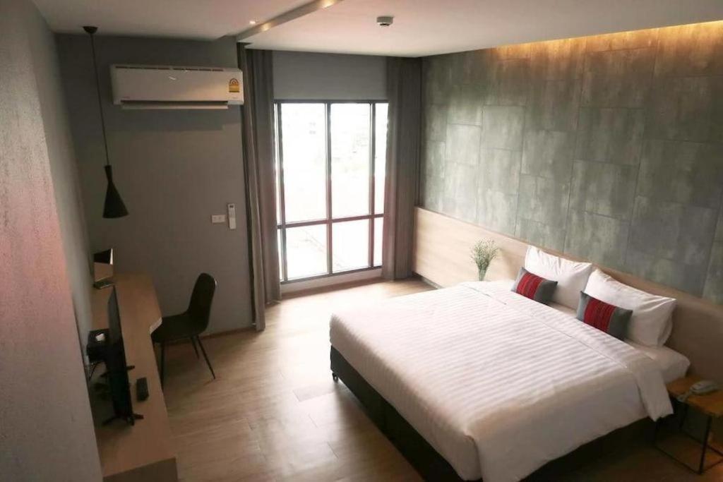 Sans Hotel Ratchaburi Bagian luar foto