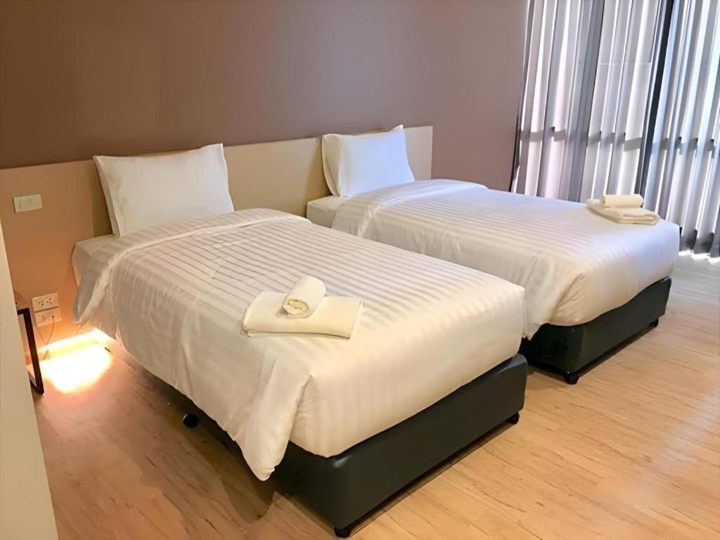 Sans Hotel Ratchaburi Bagian luar foto