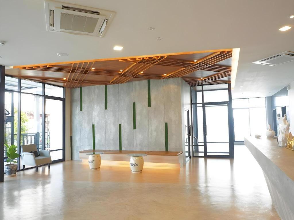 Sans Hotel Ratchaburi Bagian luar foto