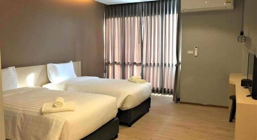 Sans Hotel Ratchaburi Bagian luar foto