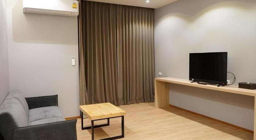 Sans Hotel Ratchaburi Bagian luar foto