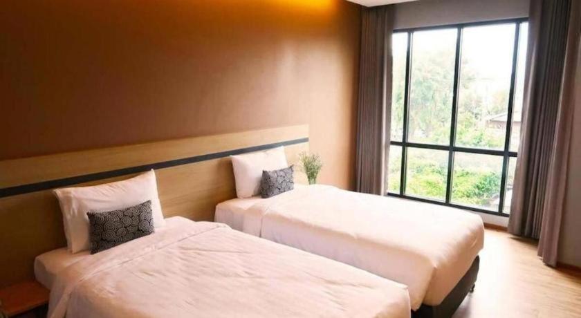 Sans Hotel Ratchaburi Bagian luar foto