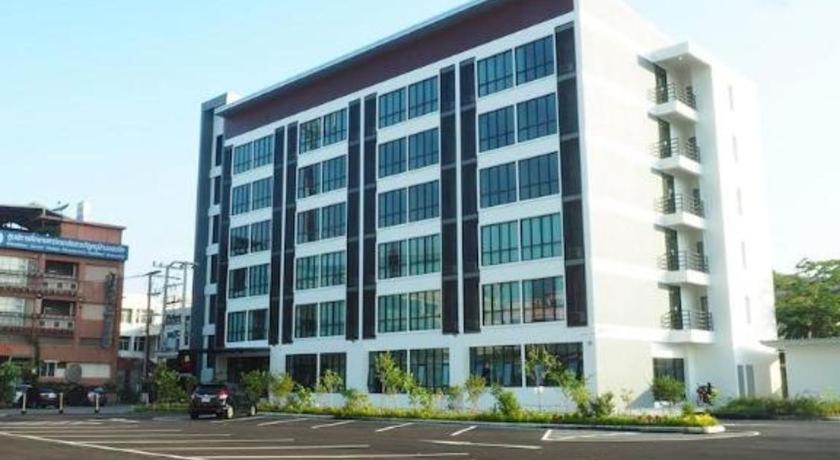 Sans Hotel Ratchaburi Bagian luar foto