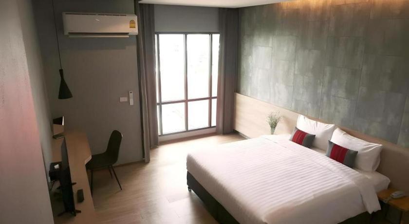 Sans Hotel Ratchaburi Bagian luar foto