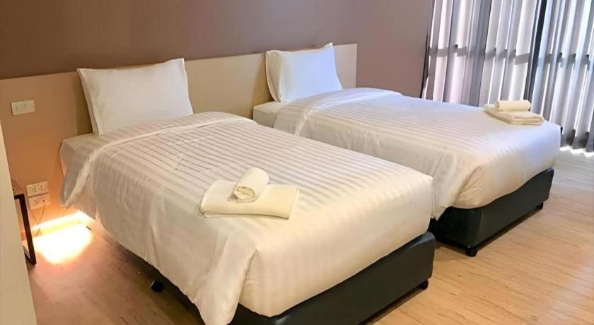 Sans Hotel Ratchaburi Bagian luar foto